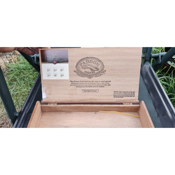 Padrón Series 5000 Cigar Box – Handcrafted Nicaraguan Cedar Wood Collectible - Picture 7 of 9